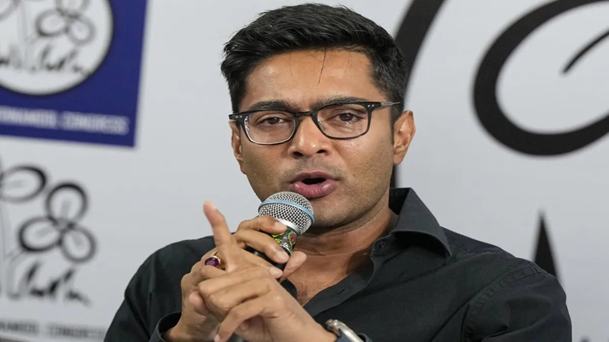 আইনি লড়াইয়ের প্রস্তুতি? বেআইনি নির্মাণ নোটিসে এবার পুরসভার কাছে সময় চাইলেন অভিষেক