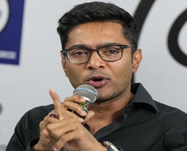 আইনি লড়াইয়ের প্রস্তুতি? বেআইনি নির্মাণ নোটিসে এবার পুরসভার কাছে সময় চাইলেন অভিষেক