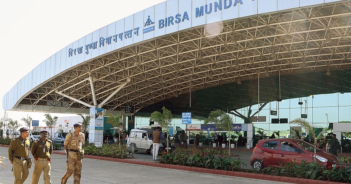 Birsa Munda Airport: বিস্ফোরণ ঘটিয়ে উড়িয়ে দেওয়া হবে বিমানবন্দর, আতঙ্ক যাত্রীমহলে